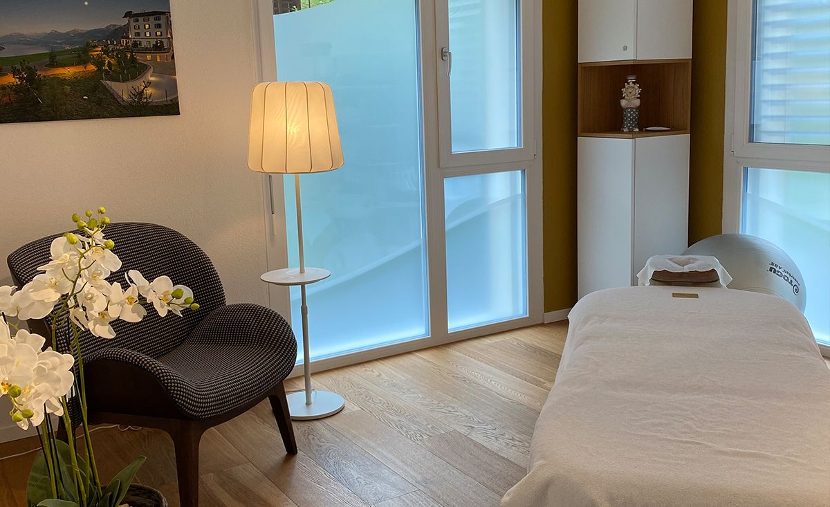 Eine Massage wirkt entspannend und wirkt sich positiv aus auf Ihre Muskeln sowie Ihre Durchblutung und fördert den Stoffwechsel. Das Angebot von massage & pilates umfasst klassische Rückenmassage, Teilkörpermassage, Ganzkörpermassage, Fussreflexzonen-Massage sowie Fussmassage. Die Behandlungskosten werden je nach Zusatzversicherung teilweise übernommen.
