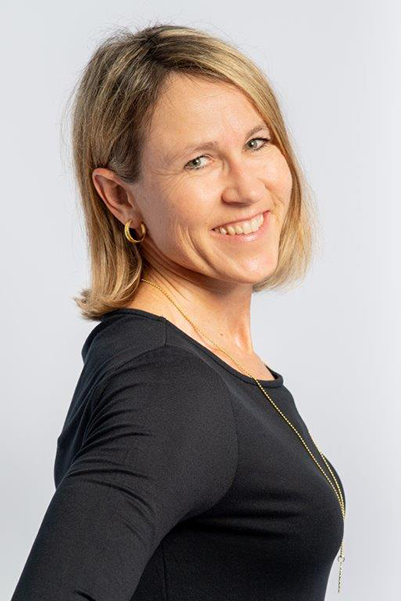 Esther Würsch, Inhaberin von massage & pilates in Ennetbürgen, Nidwalden NW. Sie ist Peak Pilates Teacher und medizinische Masseurin.